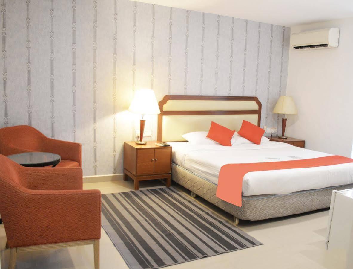 Oyo 104 Pegasus Hotel Singapore Exterior photo